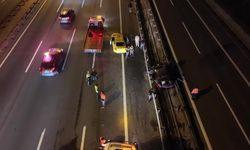 TEM Otoyolu'nda feci kaza: Otomobil bariyerlere sıkıştı, 1 ölü 2 yaralı