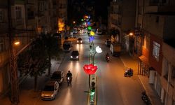 Kilis'te Dereboyu Caddesi Yeni Aydınlatmalarla Parıldıyor