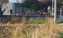 Kınık'ta otomobil akaryakıt pompasına çarptı, 2 yaralı
