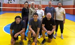 Körfez'de 32 okulun öğretmenleri voleybol turnuvasında yarışıyor