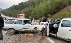 Kozan'da otomobil çarpıştı: 1 ölü, 2 yaralı hastanede