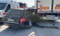 Kütahya'da otomobil tırın dorsesine çarptı: 1 yaralı