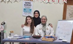Kütahya'daki KYK Kız Yurdu'nda 2 öğrenci Kur'an okumaya başladı