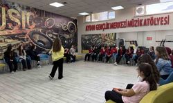 Liseli Gençler Aydın Gençlik Merkezi'nde Eğlenceli Bir Gün Geçirdi
