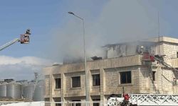 Mersin'de Fabrika Yangını: İtfaiye Ekipleri Hızla Olay Yerine Sevk Edildi