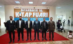 MHP Diyarbakır İl Başkanı Özcoşkun, 10. Kitap Fuarı'nda Yazarlarla Buluştu