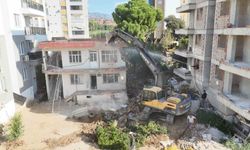 Nazilli'de Metruk Bina Yıkıldı, Trafik Akışı Rahatlayacak