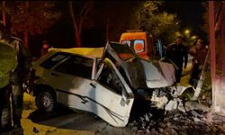 Osmangazi'de Kontrolden Çıkan Araç Duvara Çarptı, Sürücü Sıkışarak Yaralandı