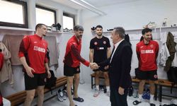Sungurlu Belediye Başkanı Dere, Galatasaray ile Belediyespor'u ziyaret etti