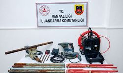Van'da Tarihi Sit Alanında Kaçak Kazı Yapan İki Şüpheli Suçüstü Yakalandı