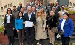 Yeni Parti Bursa İl Başkanı Nihat Yeşiltaş mazbatasını aldı