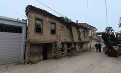 Yenişehir Belediyesi, kırsal mahallelerde metruk binaları yıkıyor