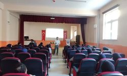 YKS Sürecine Hazırlık: Bayburt'ta 12. Sınıf Öğrencilerine Bilgilendirme Toplantısı Düzenlendi