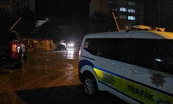 Zonguldak'ta heyelan istinat duvarını çökerterek araçları etkiledi