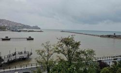 Zonguldak'ta sağanak yağış limanın rengini sarı ve kahverengi yaptı