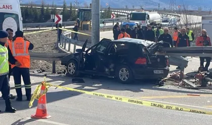 Karaman’da Feci Kaza: Otomobil Bariyerlere Saplandı, Karı-Koca Hayatını Kaybetti