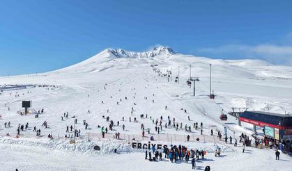 Erciyes'te kayak sezonu tüm hızıyla devam ediyor