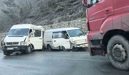 Zonguldak-Ankara yolunda buzlanma nedeniyle üç ayrı kaza: 10 yaralı