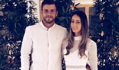 Ünlü Futbolcunun Karısı Kanserden Hayatını Kaybetti