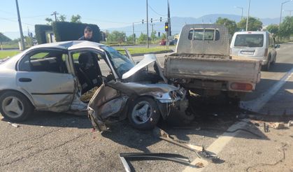 Bursa-Orhangazi’de Zincirleme Kaza: 4 Araç Birbirine Girdi, 1 Kişi Hayatını Kaybetti, 4 Yaralı