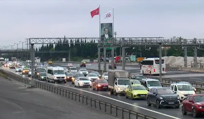 Bayram Trafiği Başladı! Akyazı Çıkışında Yoğunluk Havadan Görüntülendi