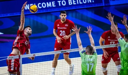 Türkiye-Slovenya voleybol maçı kaç kaç bitti? Filenin Efeleri elendi mi?