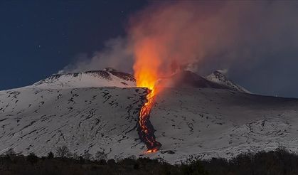 Etna Yanardağı yeniden patladı! Kül 4 kilometreye yükseldi, 150’den fazla uçuş etkilendi