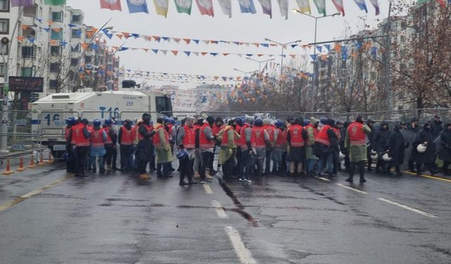 Diyarbakır'daki nevruz etkinliğinde 166 gözaltı (2)