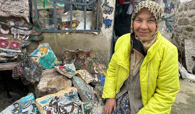 74 yaşındaki Hakime teyzenin resim tutkusu