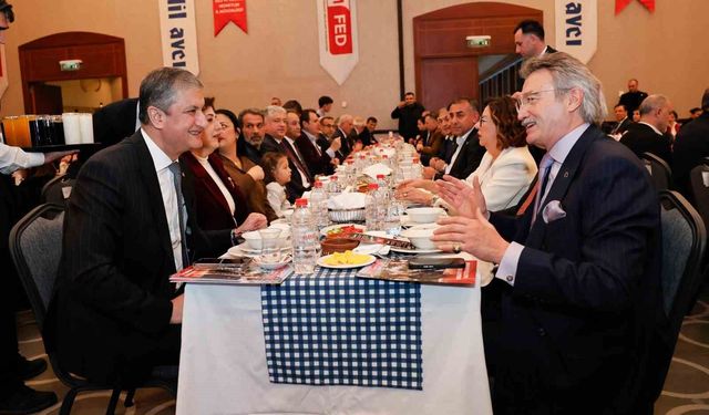 Adana'da koruyucu aileler ve çocukları iftarda buluştu