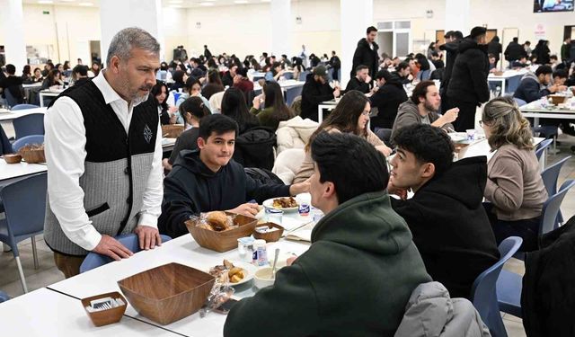 Anadolu Üniversitesi’nde Ramazan’ın İlk İftarı Öğrencilerle Yapıldı