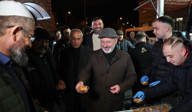 Başkan Çolakbayrakdar her gün bir mahallede