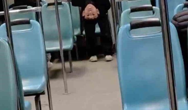 Bursa'da gençlerin metroda tehlikeli oyunu kameraya yansıdı