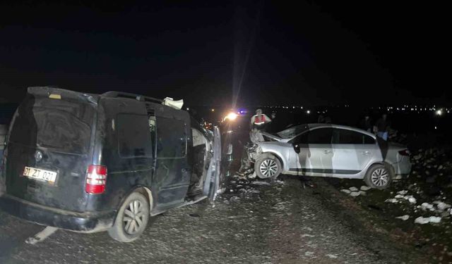 Diyarbakır'da iki otomobilin çarpıştığı kazada ölü sayısı 5'e yükseldi