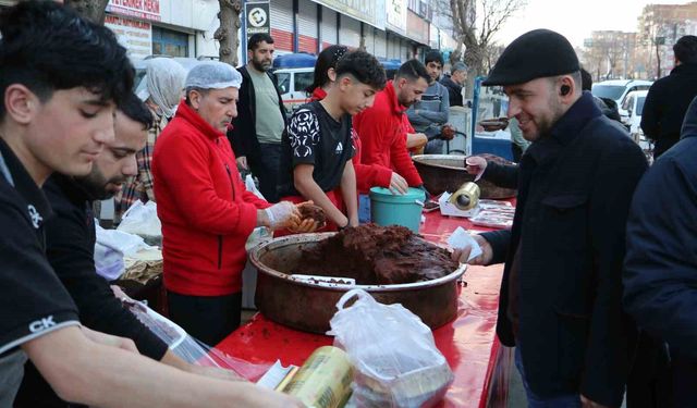 Diyarbakır'da Ramazan klasiği: Çiğköfteye yoğun ilgi