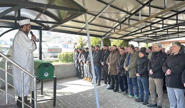Eşi tarafından vurularak öldürülen kadın son yolculuğuna uğurlandı