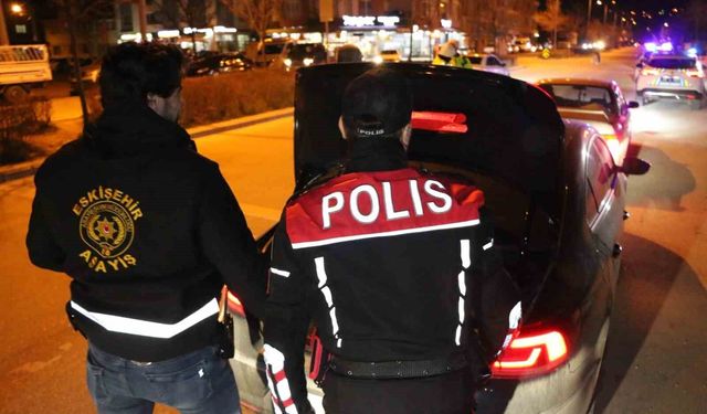 Eskişehir'de asayiş ve trafik uygulamaları sürüyor
