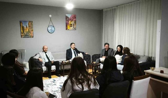 İl müdürleri, çocukların iftar sofrasına misafir oldu