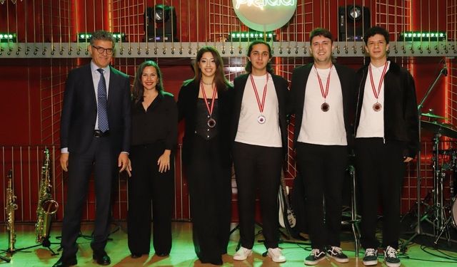 İletişim Bilimleri Fakültesi öğrencileri dereceyle döndü