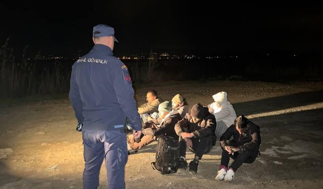 İzmir'de 30 düzensiz göçmen yakalandı