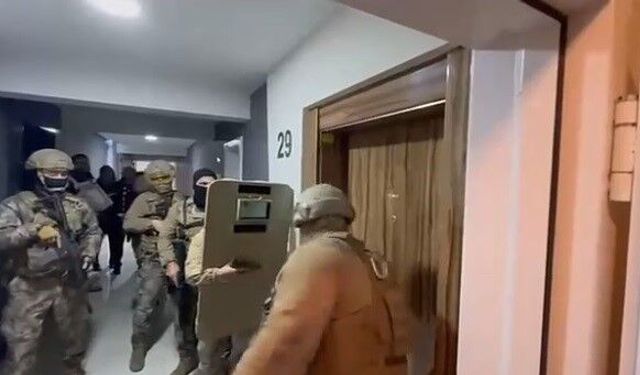 İzmir'de yasa dışı bahis çetesi çökertildi: 49 kişi tutuklandı