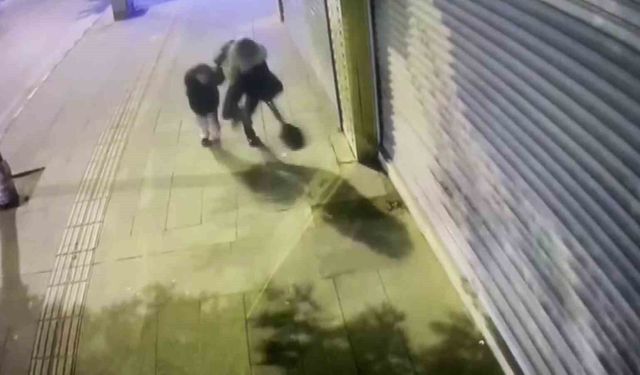 Kontrollü yıkımda çöken binadan koşarak kurtulan anne ve kızın kaçış anları kameraya yansıdı