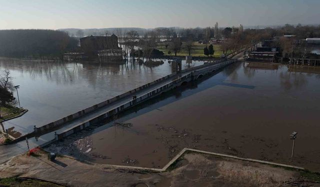 Meriç Nehri taştı, ovalar su altında kaldı