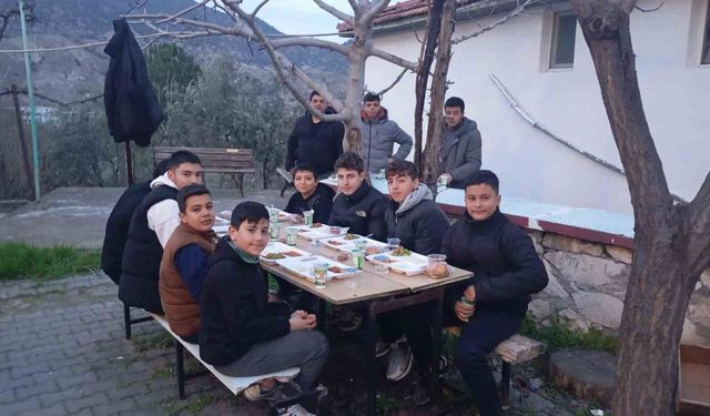 Sarıcakaya Müftüsü Altunbaş, Mayıslar Mahallesi'nde iftar sofrasına konuk oldu