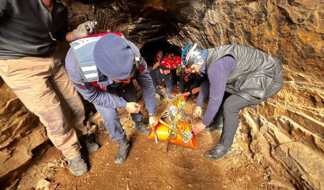 Selçuk'ta mağarada 9 saatlik kurtarma seferberliği