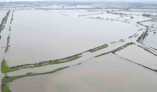 Terme'de ovada su taşkını, yüksekte kar esareti