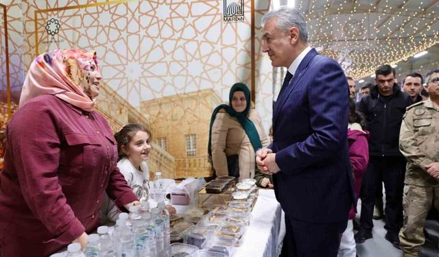 Vali Akkoyun 'Ramazan Sokağını' gezdi