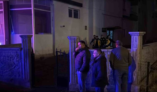 15 Yaşındaki Şüpheli, Ağabeyini ve Babasını Öldürerek Tutuklandı