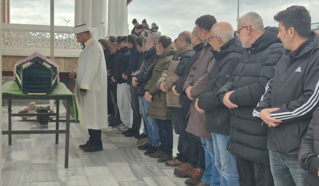 Esenyurt'ta Estetik Faciası: 42 Yaşındaki Sibel Yiyin Gözyaşlarıyla Uğurlandı