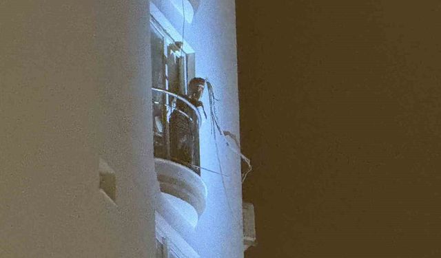 Adana'da Genç, Kolonya Şişesiyle İsyan Etti: 'Kendimi ve Evi Yakacağım'